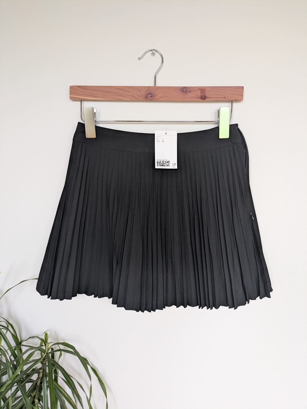 H&M Black Pleated Mini Skort Tennis Skirt Shorts NWT Size 2